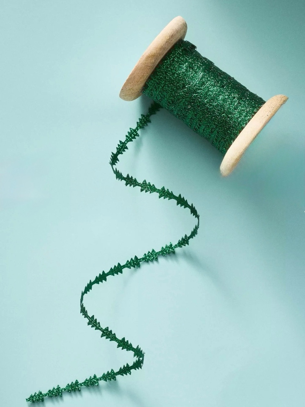 NEW Anthropologie Icon Gift Ribbon, Green Sparkle, 30ft✨